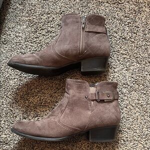 Unisa Women's Brown Suede Ankle Booties